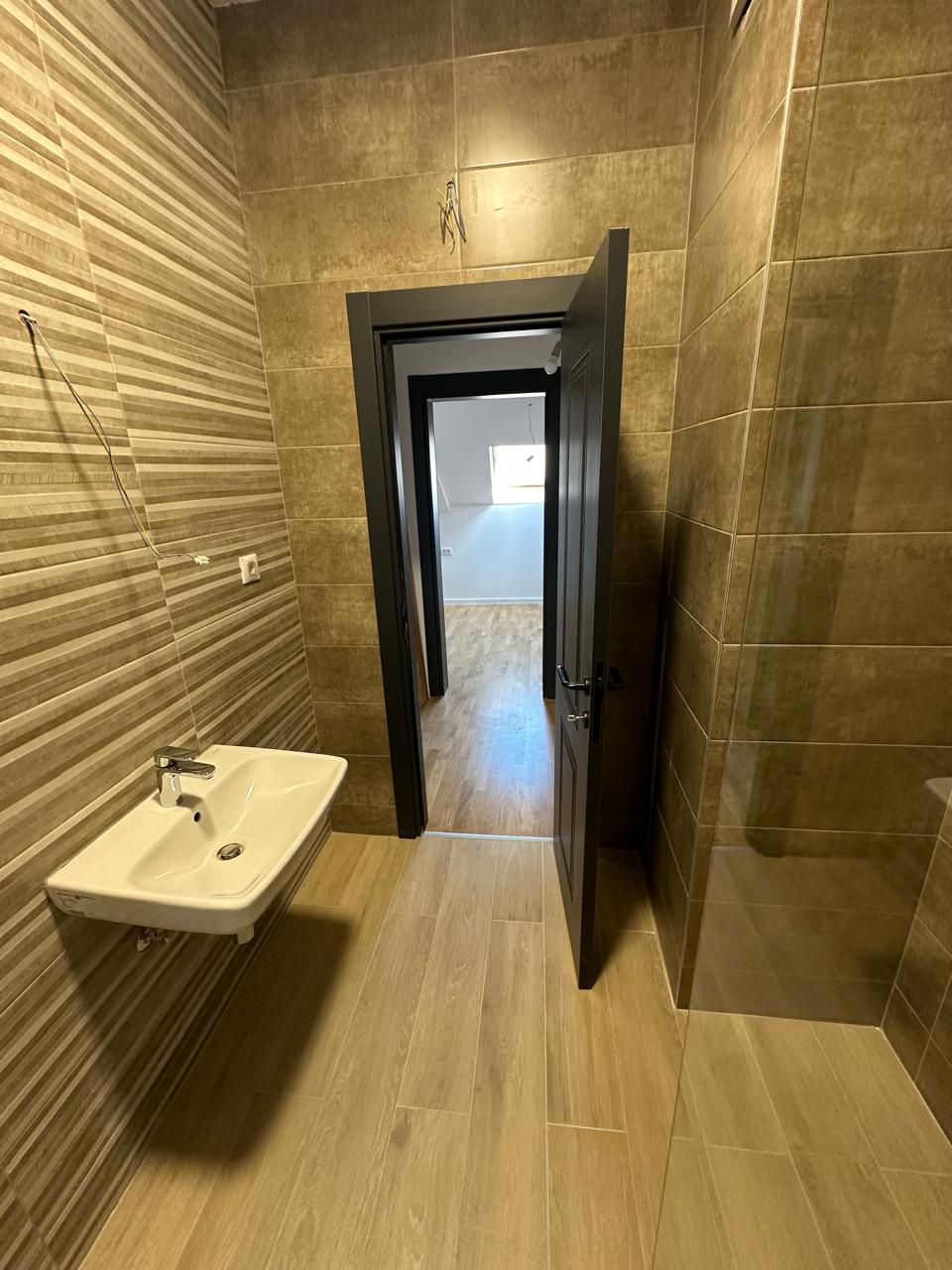 Izdaje se dvosoban duplex stan u Zagoriču , Podgorica .